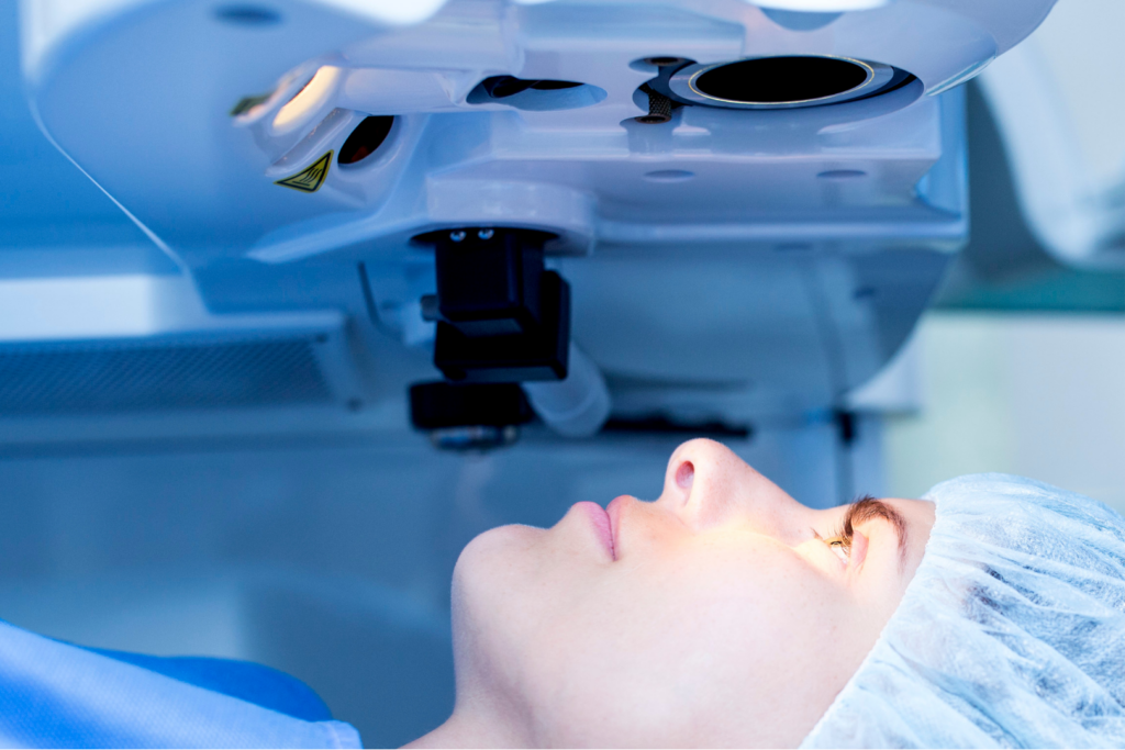 Femtosecond Laser performing Assisted Cataract Surgery with Enhanced Precision